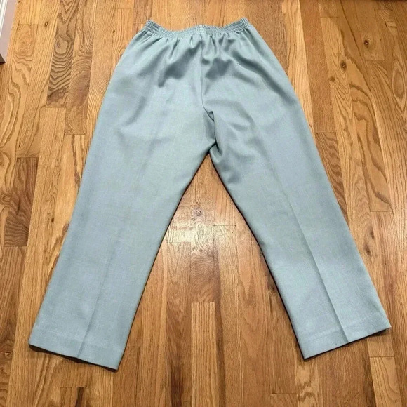 Alfred Dunner Pull On Elastic Waist Pants Sz 10 Inseam 27” Polyester Lt Green - Picture 2 of 3